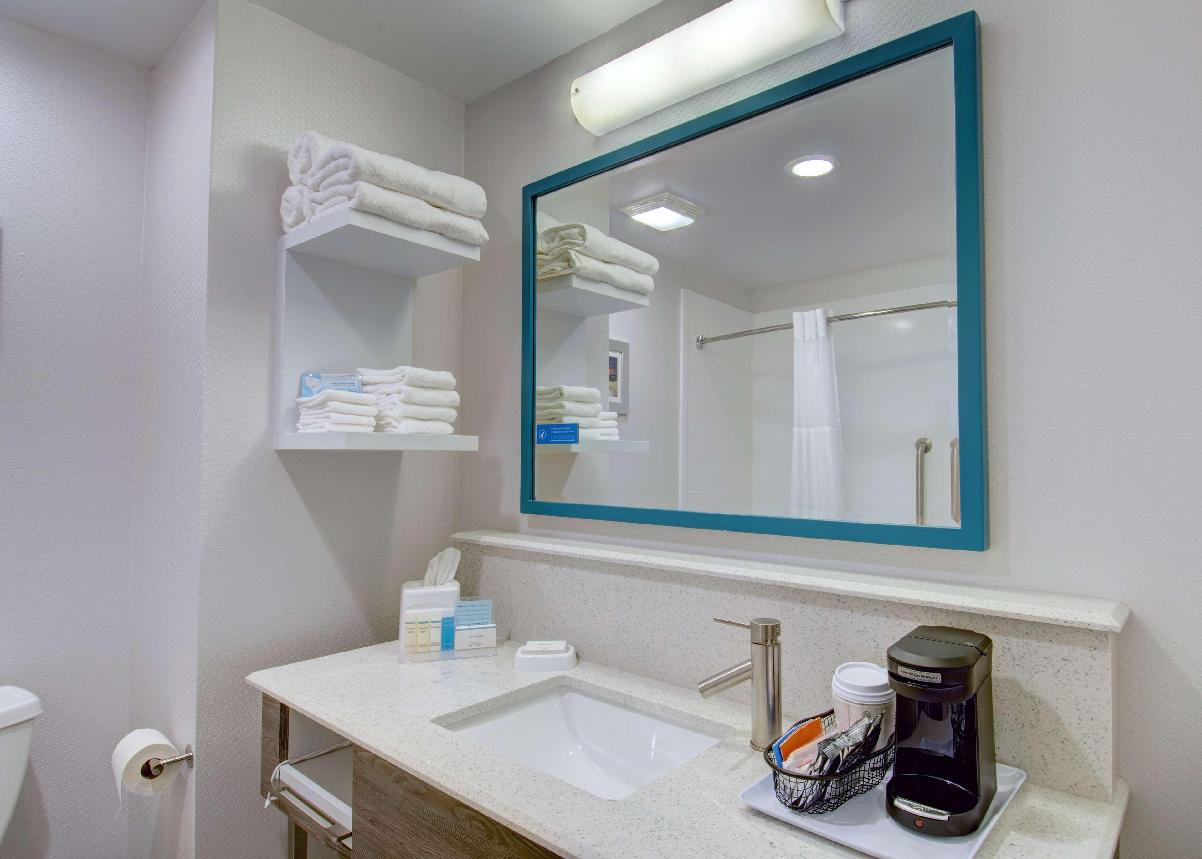 Hampton Inn & Suites Boston/Stoughton Exteriör bild